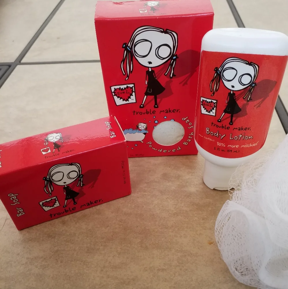 Trouble Maker Gift 4 piece Bath Set soap lotion